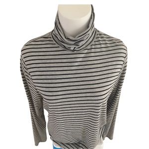 Chico’s Large casual turtleneck gray